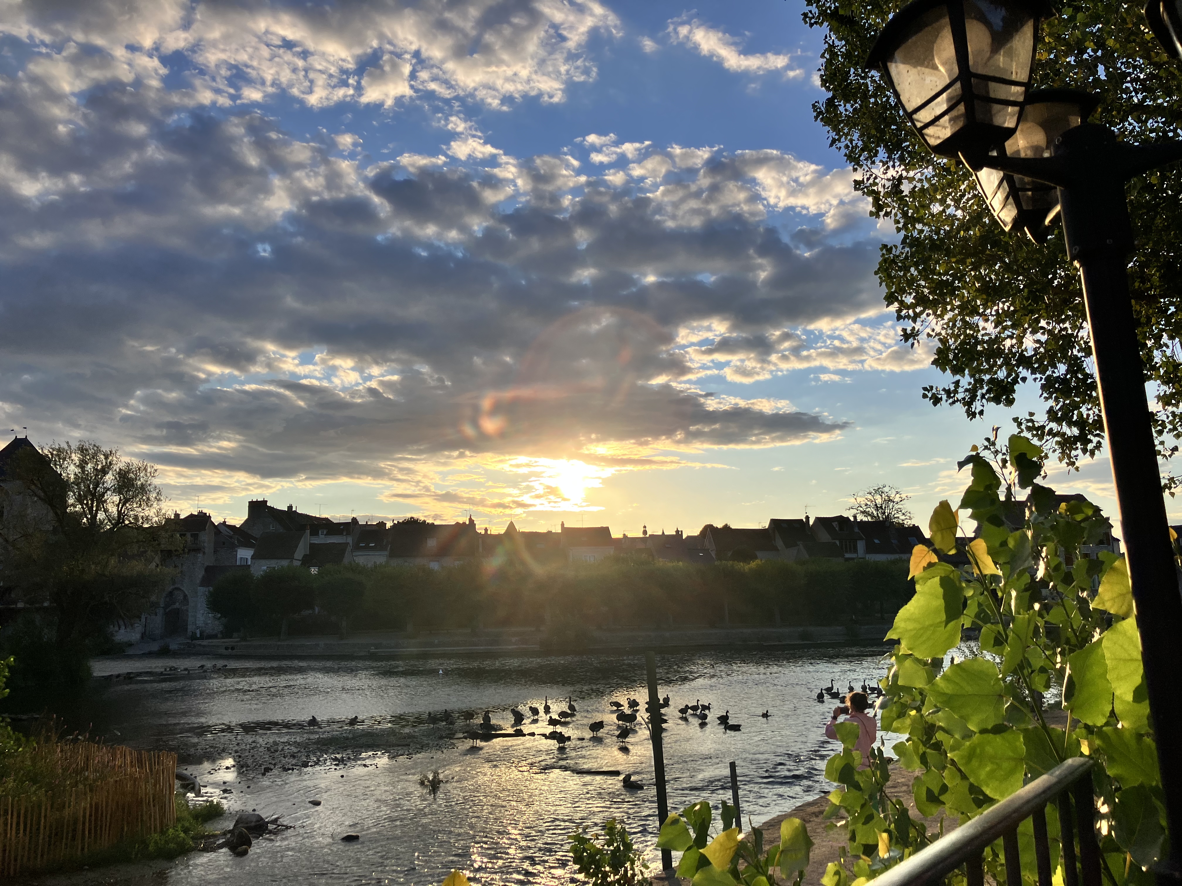 coucher de soleil sur le Loing à Moret